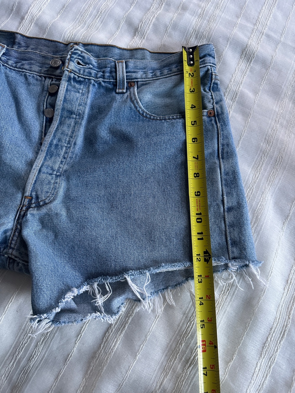 90’s 501 Levi’s Button-Fly Cut-Off Shorts | Women’s 32 - Picture 5 of 8